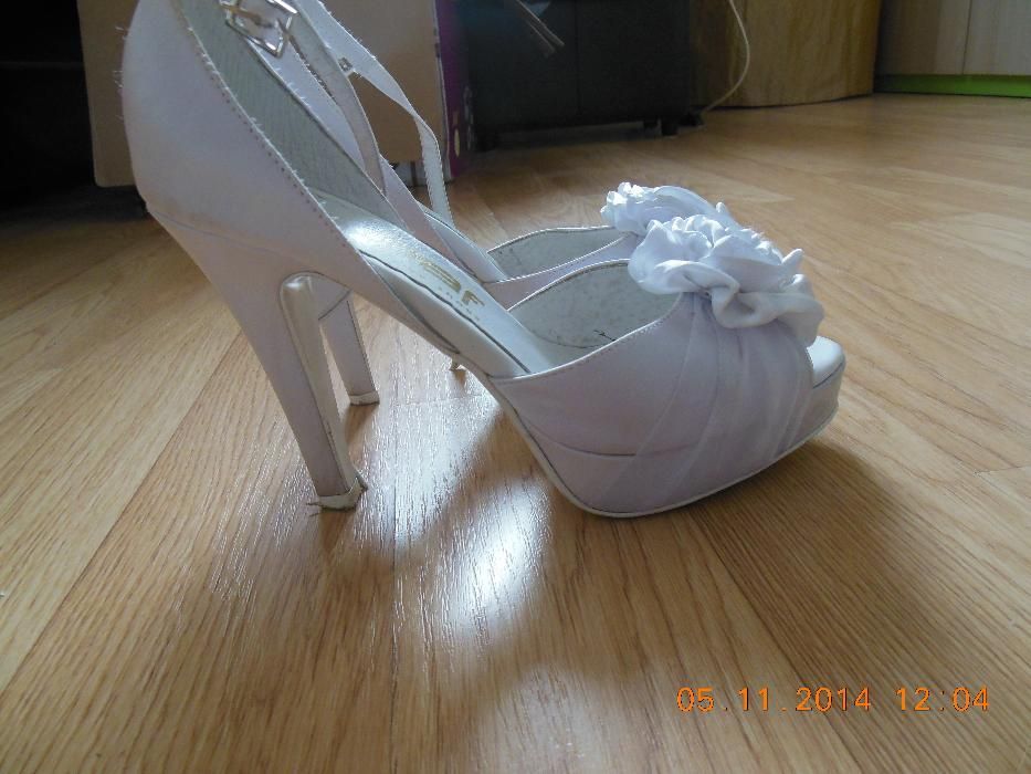 buty ślubne białe