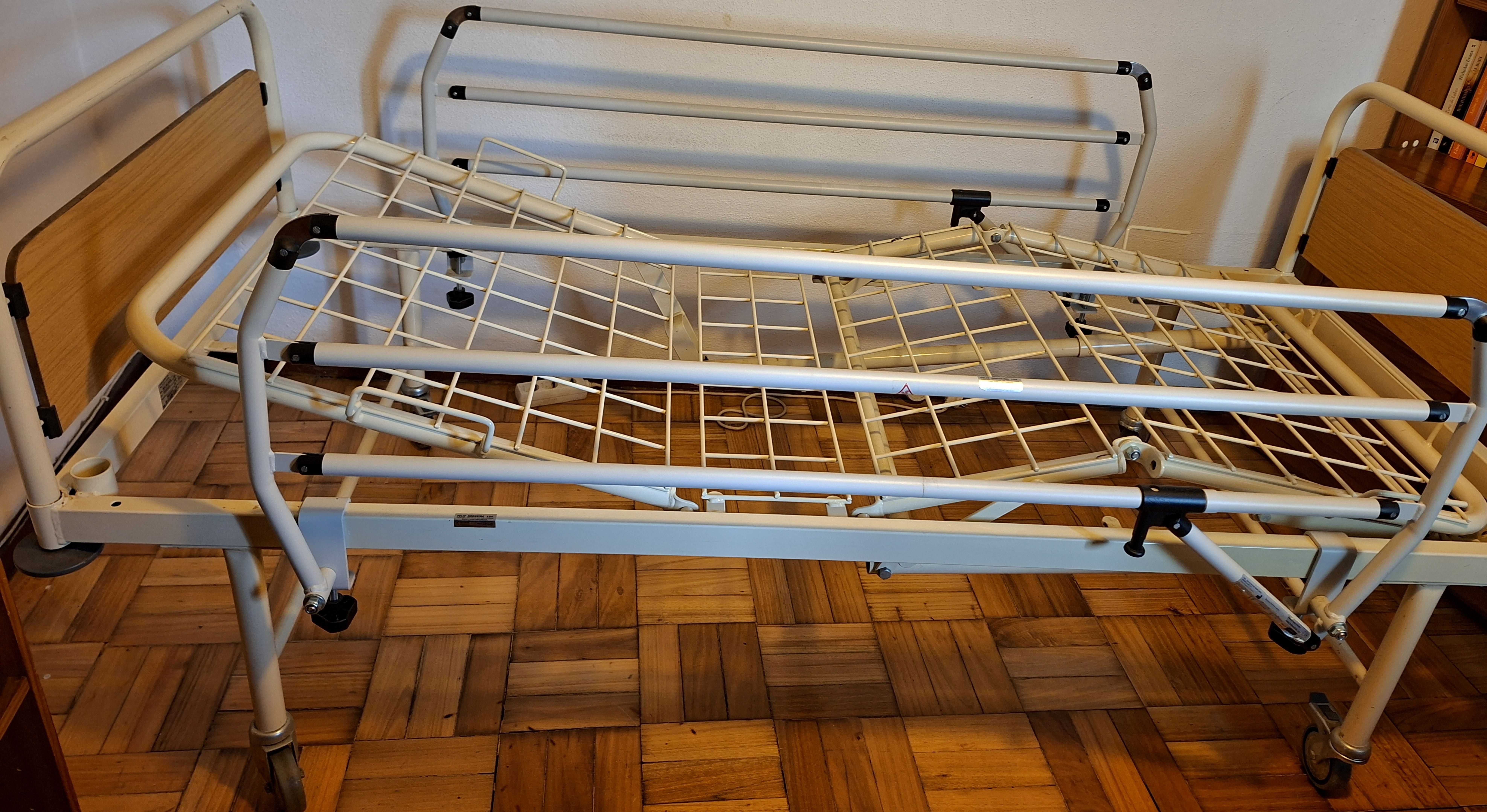 Cama articulada manual com grades rebatíveis (Invacare)