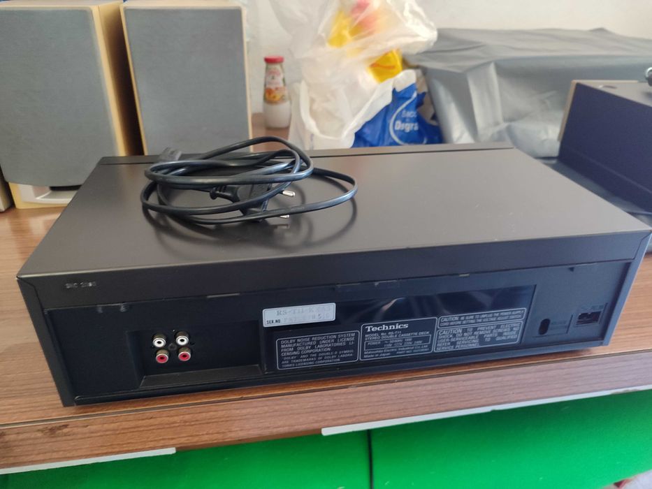 3 Elementos de som usados (2 leitor de cassetes e 1 leitor cd)