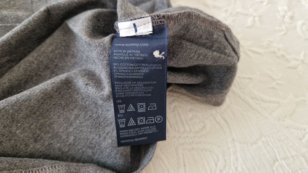 Polo cinza, TommyHilfinger, tamanho S/P