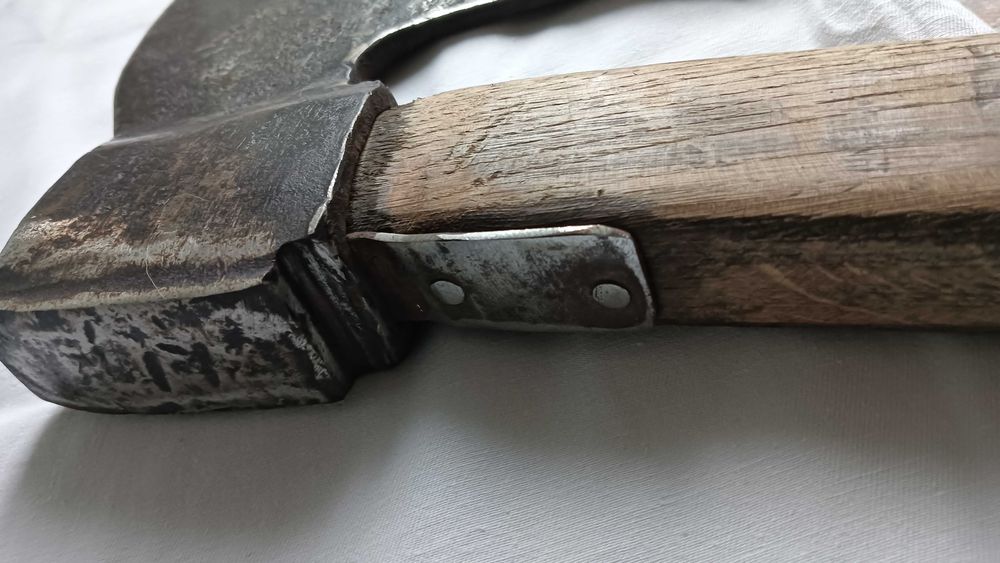 Stary ciężki topór masarski