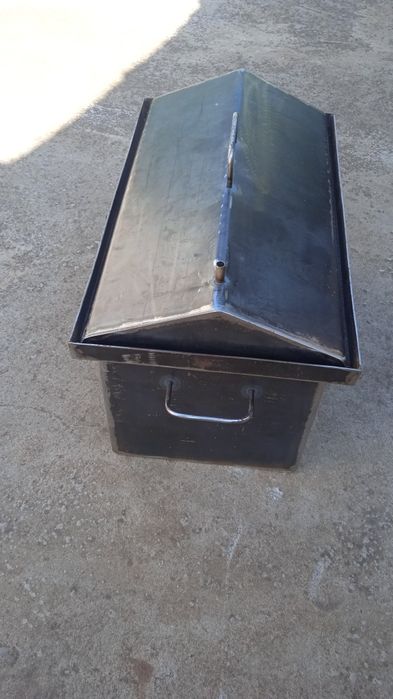 Коптильня з гідрозатвором. Товщина стінки 2 мм.