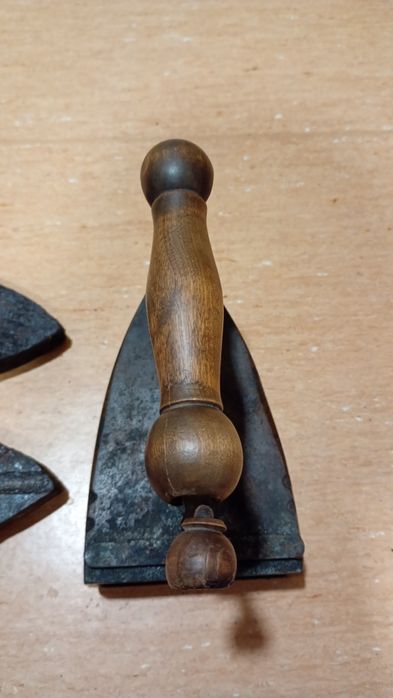 Zabytkowe brązowe żelazko+2 duszę.