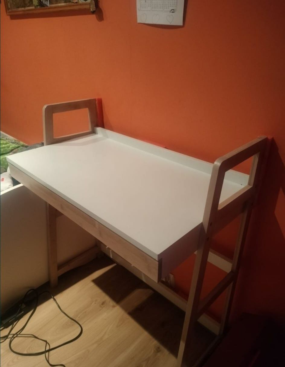 Biurko Małe Zgrabne