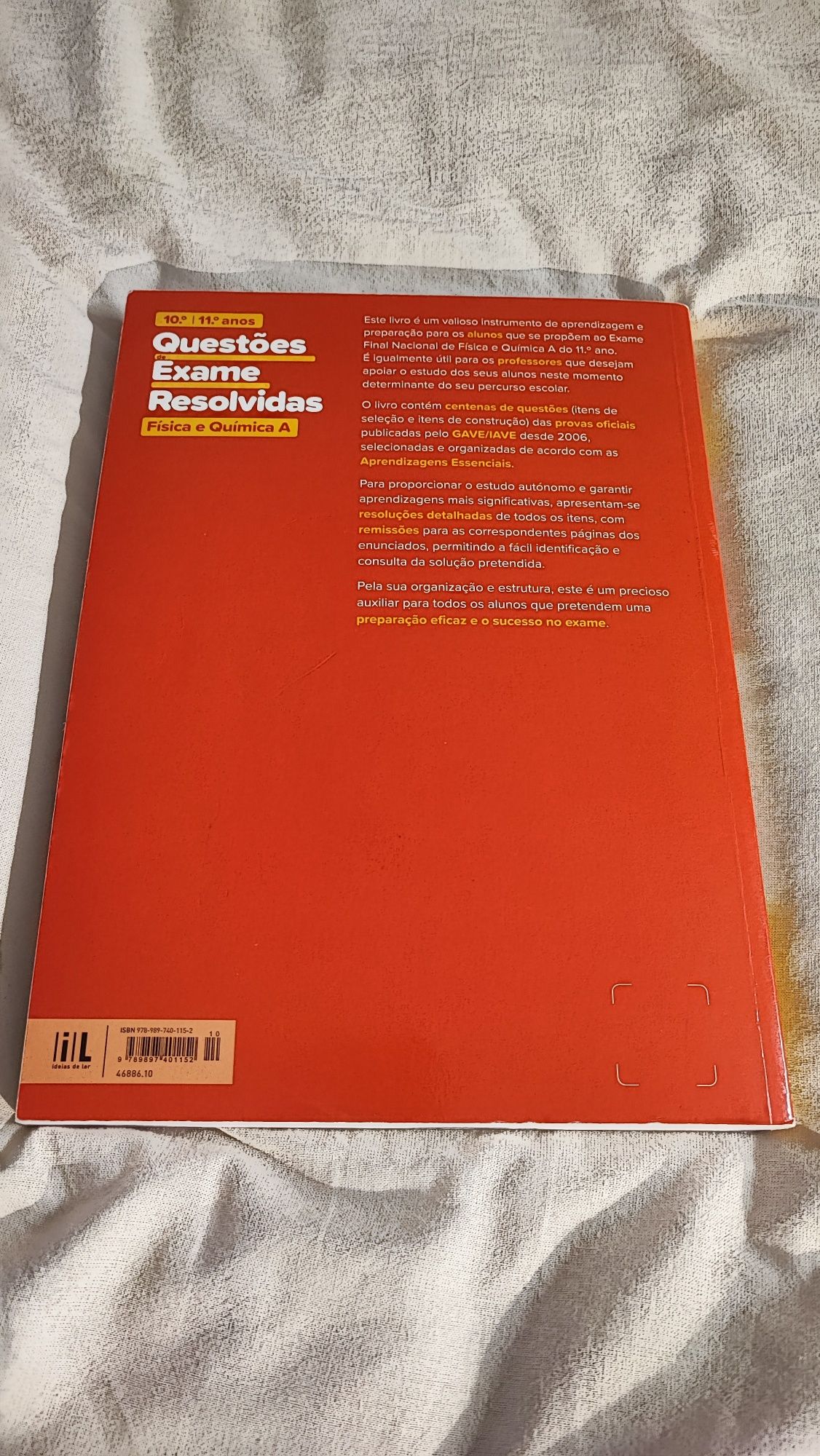 Livro "Questões de exame resolvidas de física e química A"