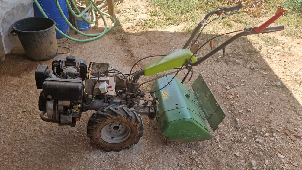 Motocultivadora marca Grilo