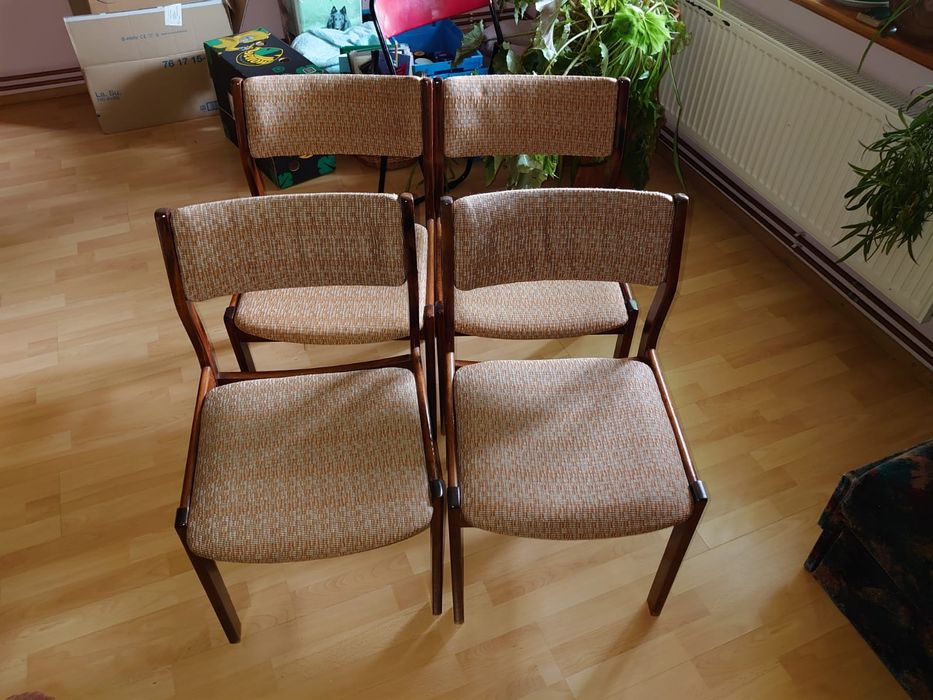 Krzesła 4 sztuki , cena 350 zł do negocjacji