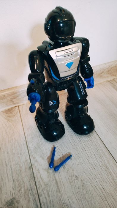 Robot strzelający strzałkami sterowany