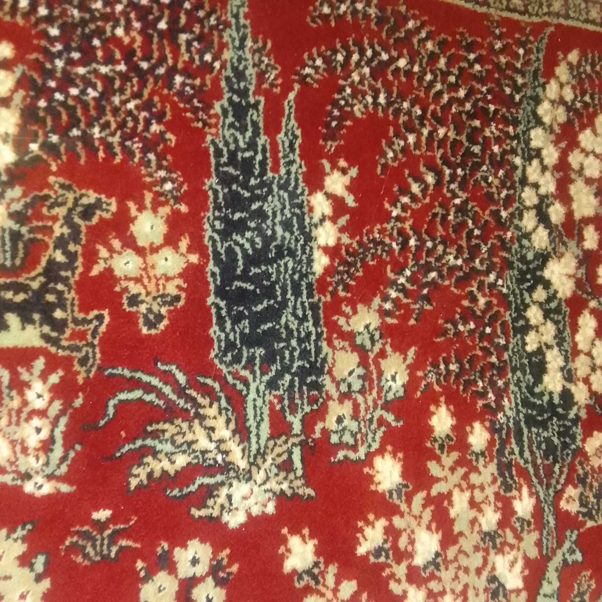 Вовняний килим з оригінальним малюнком