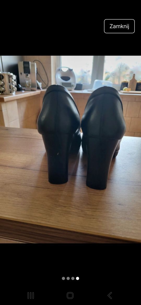 Sprzedam czarne buty na słupku