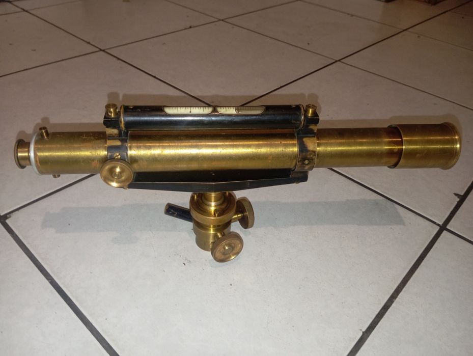 Zabytkowy niwelator / teodolit