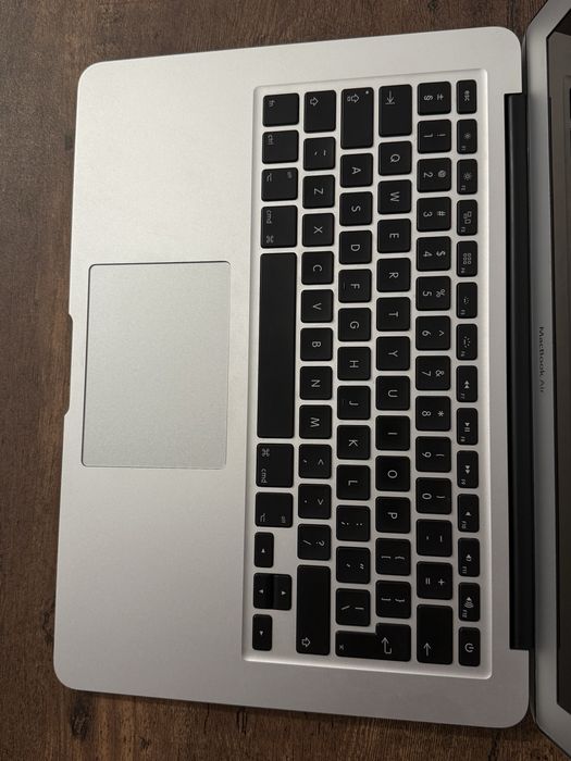 MacBook Air 13 A1466 i5/8GB/128GB SSD Stan idealny + ładowarka, etui