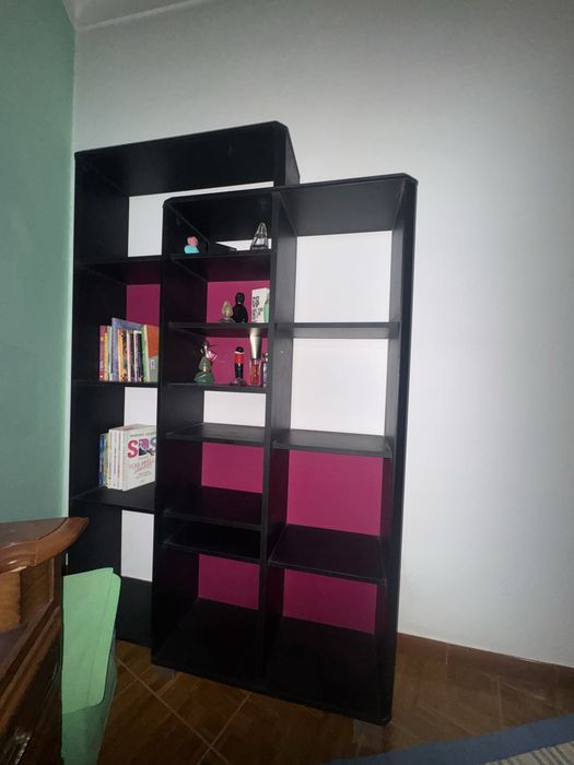 Móvel/ Estante preto e rosa