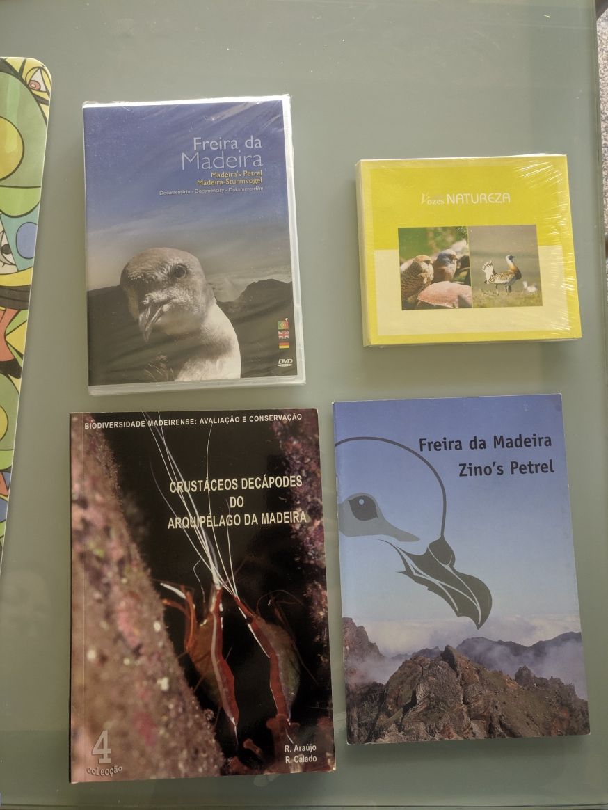 Dvds e livros sobre biodiversidade da madeira