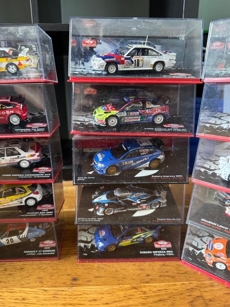 Colecao de carros de rally - 24 unidades e oferta de 2 tanques