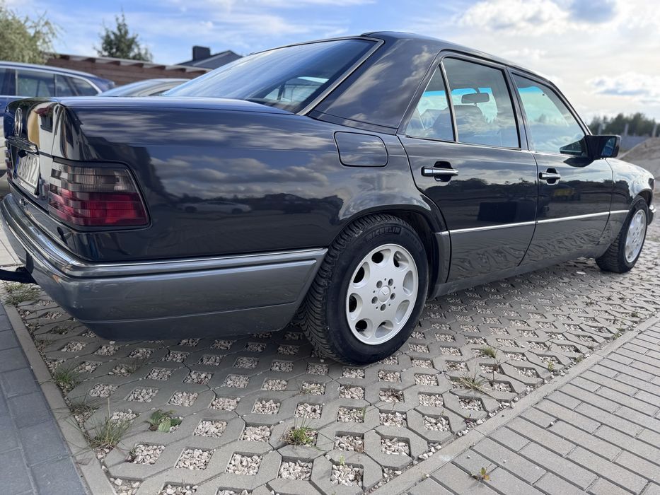 E Klasa e220 Mercedes W124 ładny baleron :)