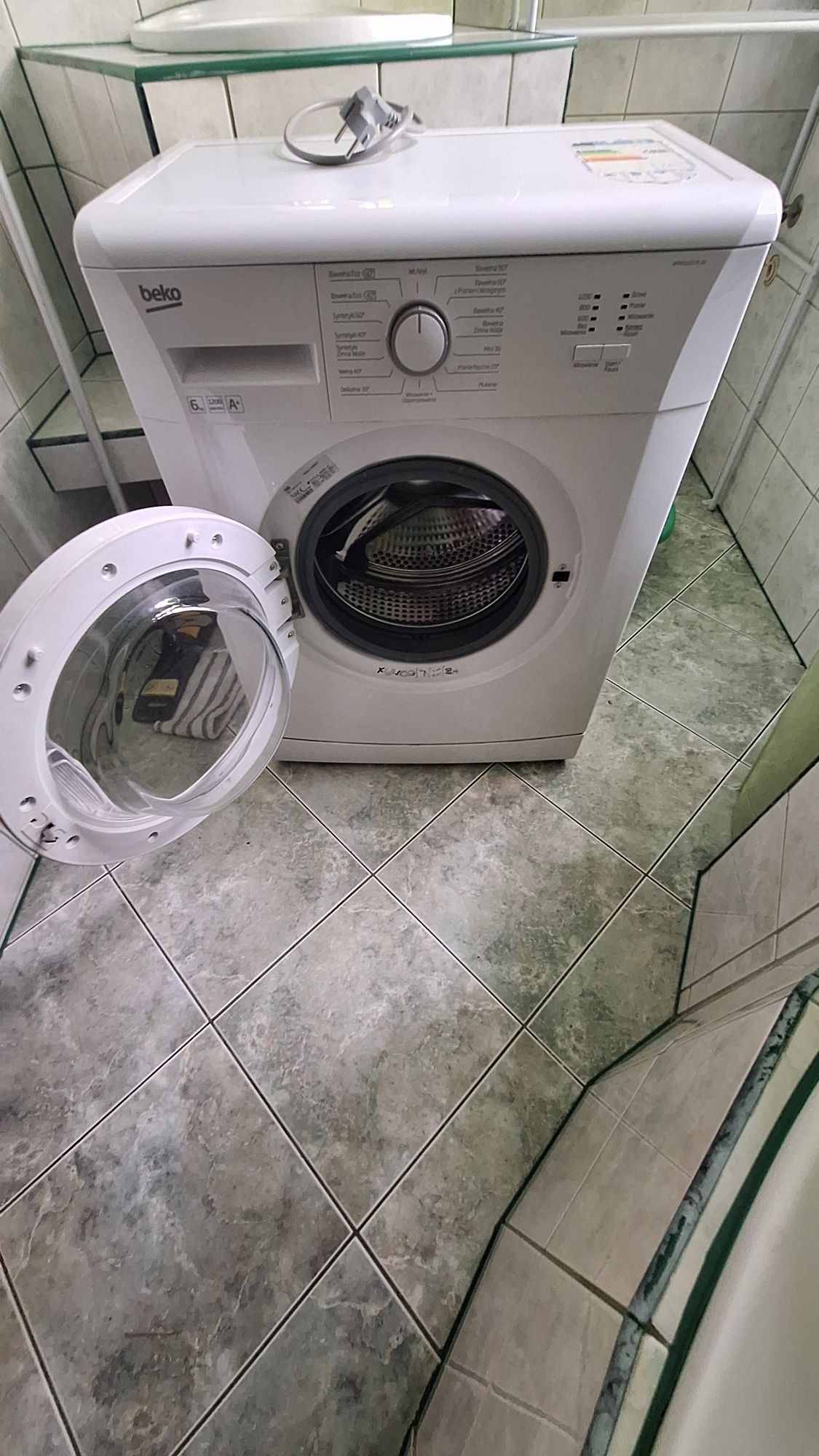 Pralka BEKO, model : WMB 61201 PL NY, stan bdb, w 100 % sprawna, biała