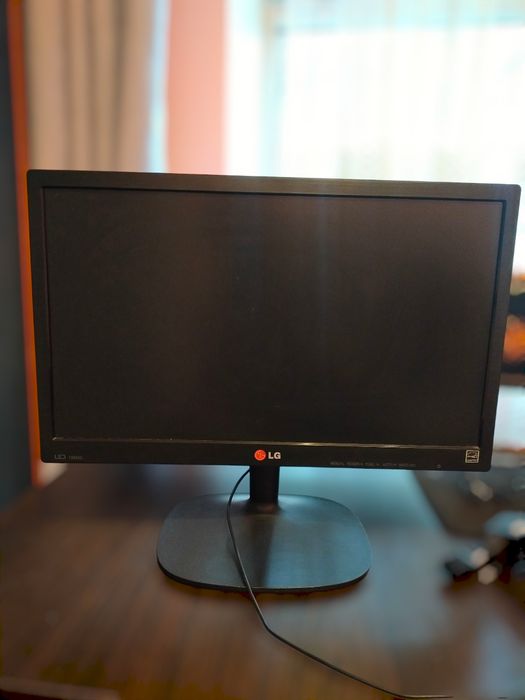 Монітор LG 19m35
