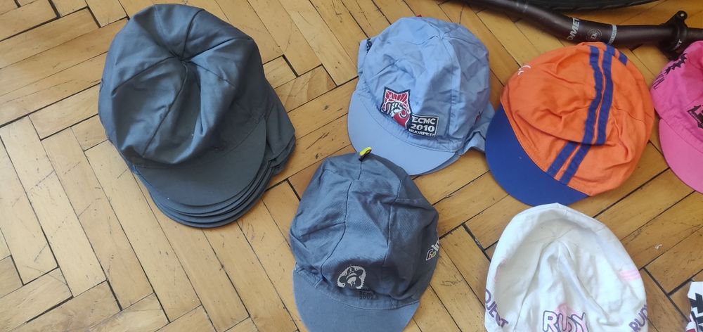 Sprzedam czapki kolarskie