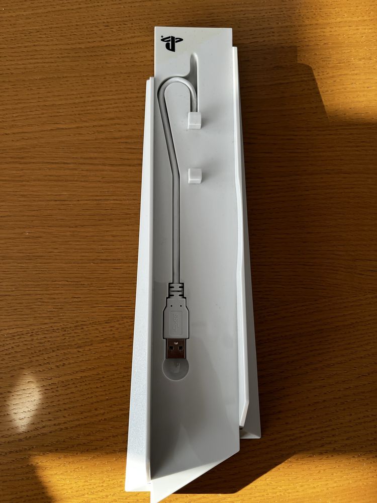 Podstawka wertykalna biała PS4 3xUSB