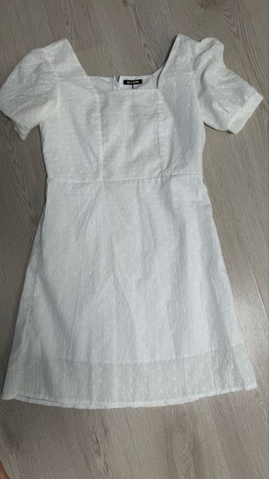 Біла літня сукня з прошви