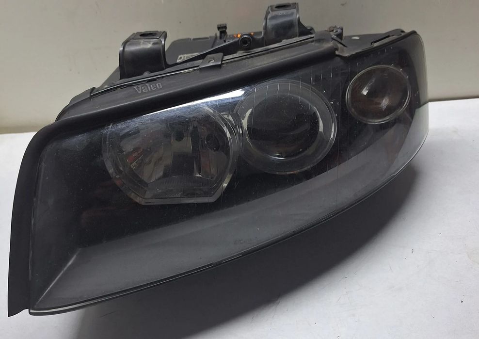 LAMPA LEWY PRZÓD XENON -AUDI A4/B6 -VALEO-8E0941003P / EUROPA