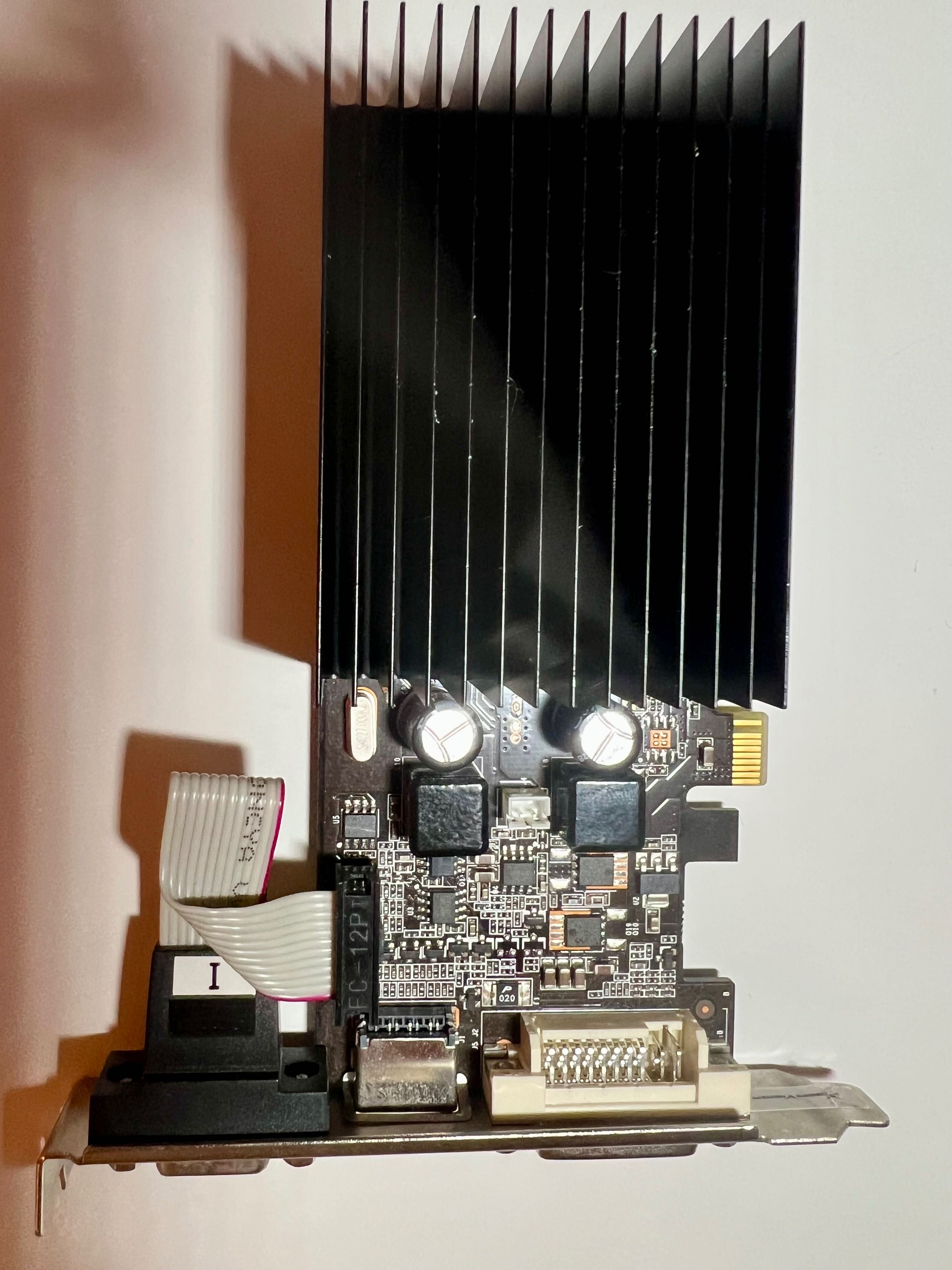 karta graficzna GeForce NVIDIA GF 210