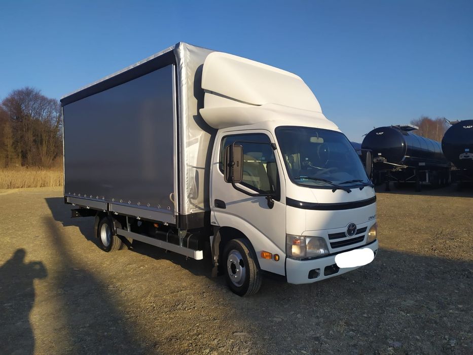 Toyota Dyna 'M35.33' 3.0L [D-4D] 144HP Carroçaria tipo TIR (8 Paletes)