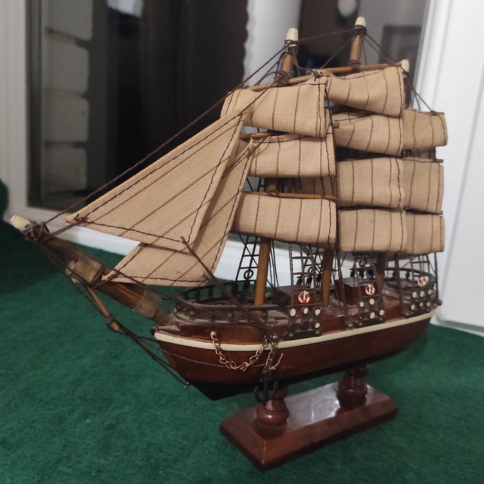 Модель вітрильного корабля