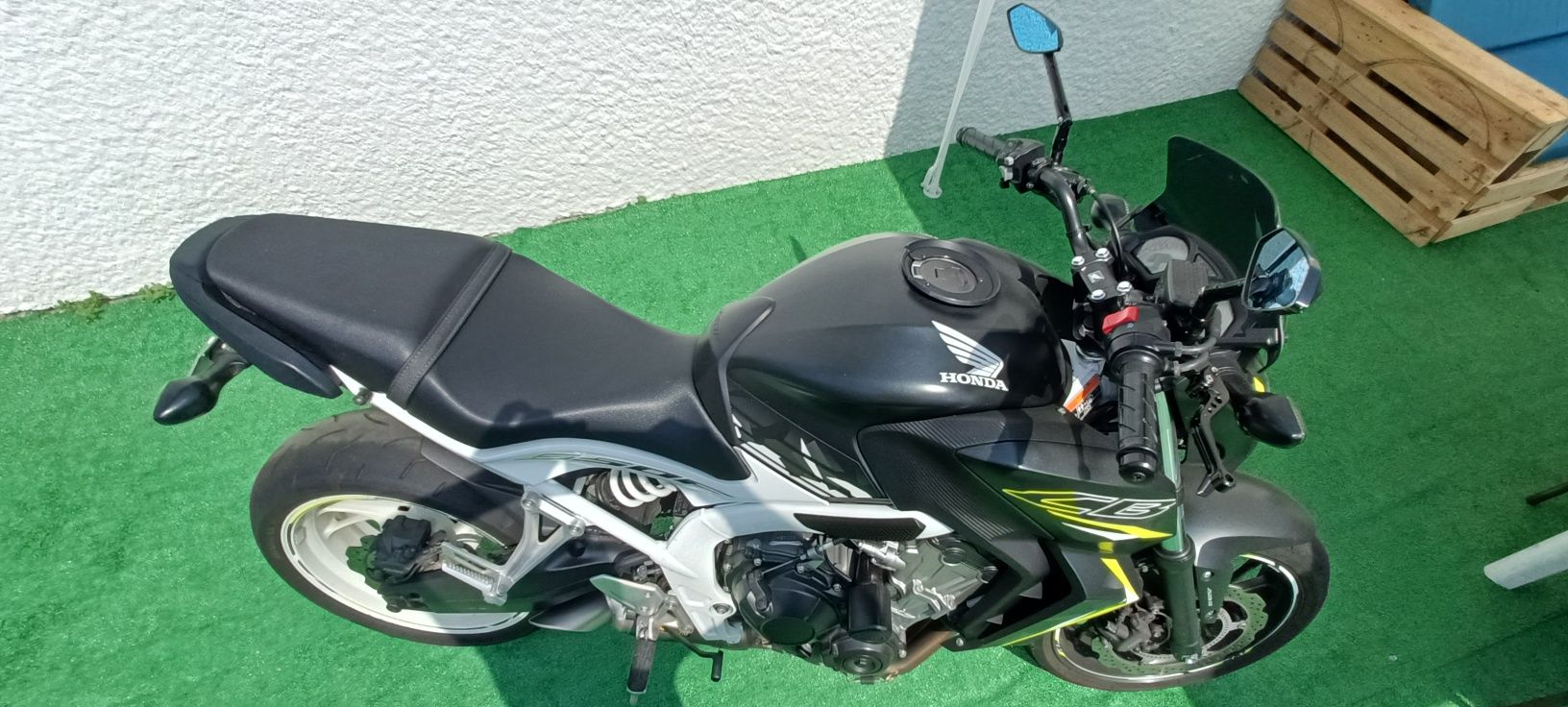 Honda CB650F com Extras
