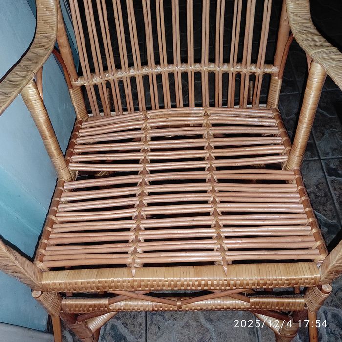 Плетене крісло качалка гойдалка ротанг плетеное кресло з лози