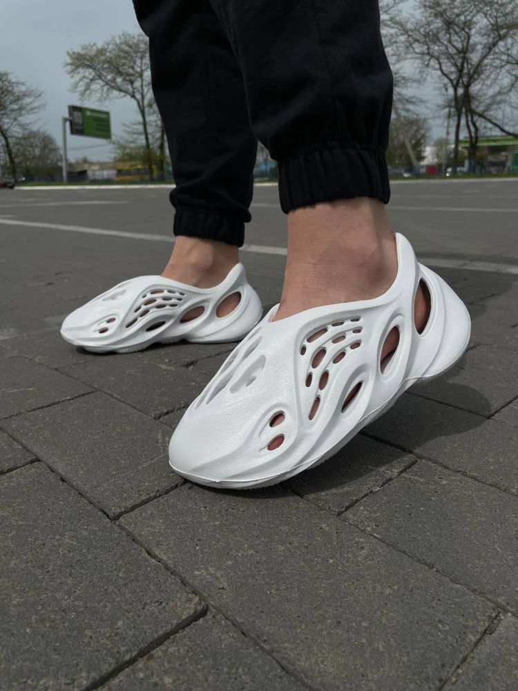 Жіночі літні кросівки Yeezy Foam Runner white (no logo) піна шльопанці