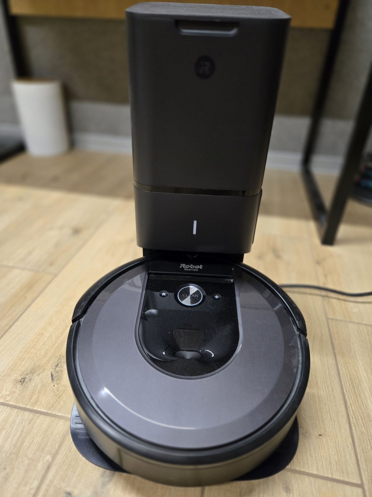Робот пилосмок iRobot Roomba i7+