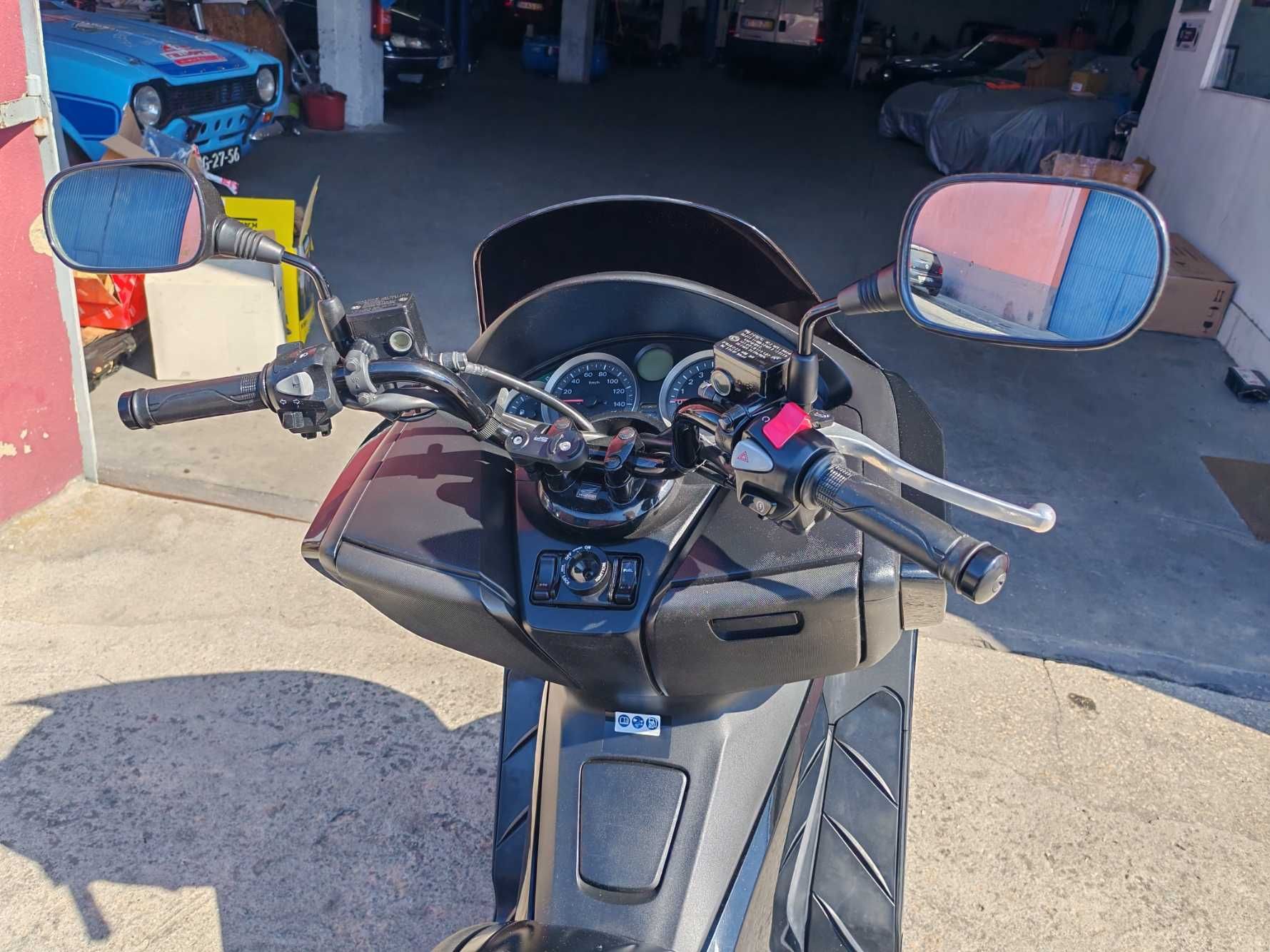 Honda Forza 300 de 2017 em bom estado