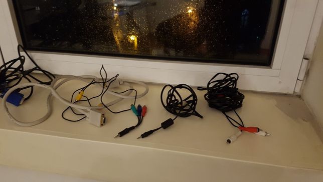 Varios tipos de cabos e adaptadores