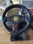 Volante e pedais da Ferrari com certificação
