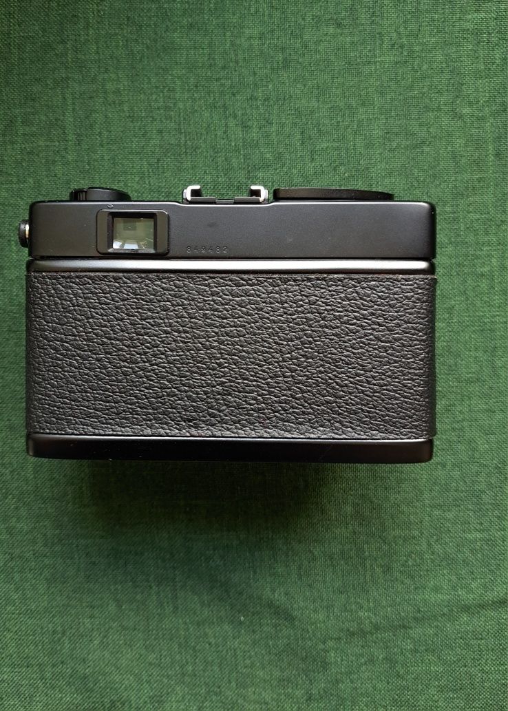 Aparat Konica C35 z futerałem.Jak nowy!