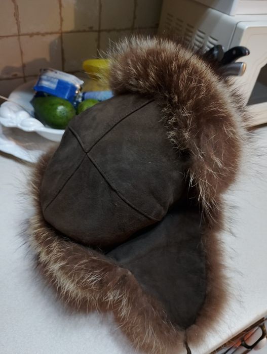 Czapka uszatka zamszowa