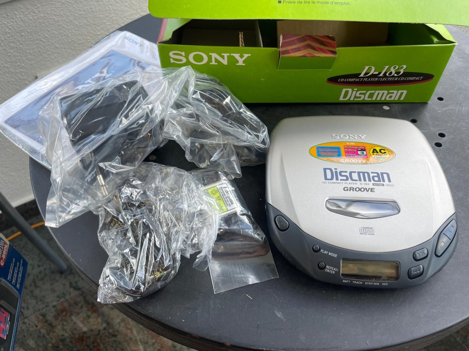 2 Sony Discman D-183