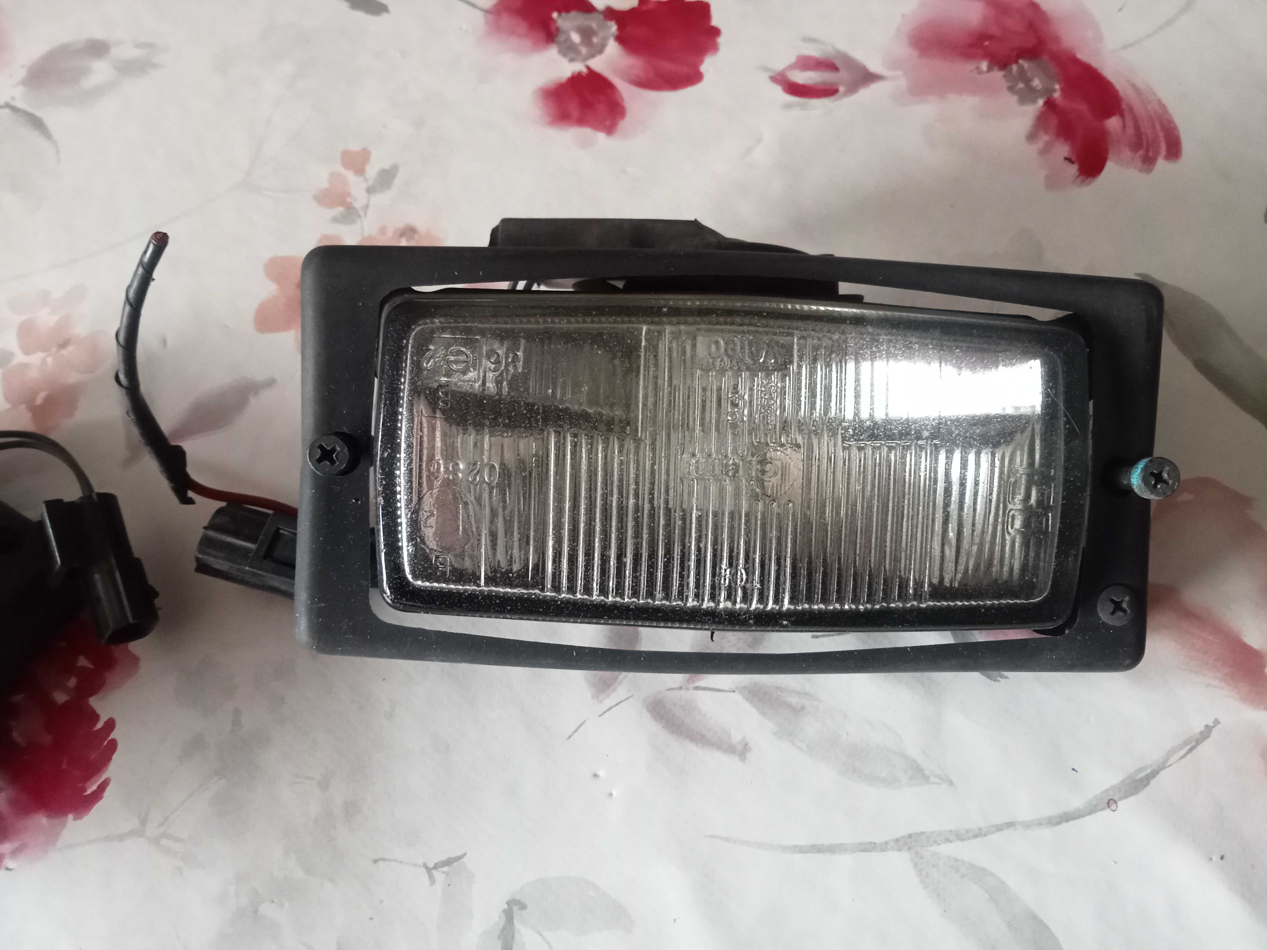 Luzes para montar no parachoque da frente.