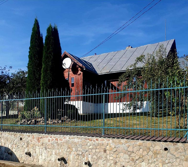 Продаж будинку с. Мала Волосянка з власним подвір'ям 10сот