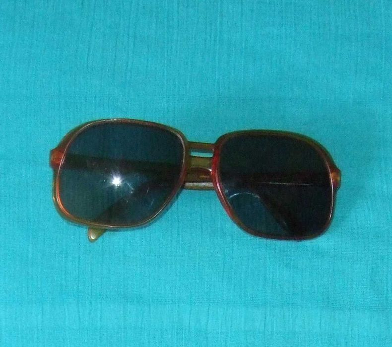 Очки из 70-х, Франция