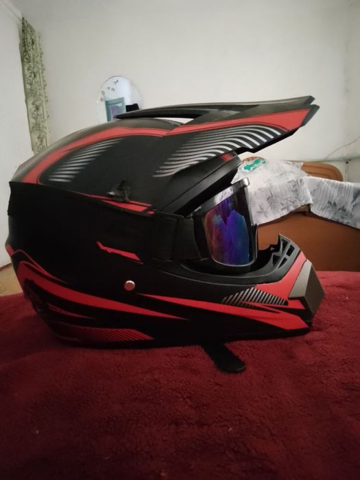 Шолом розмір 58-60