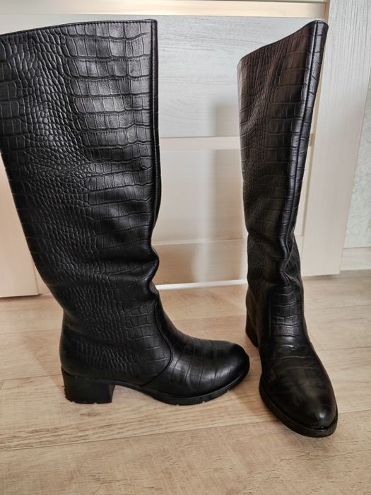 Жіночі чоботи 40 р демисезонні. Шкіра. Б/у в гарному стані