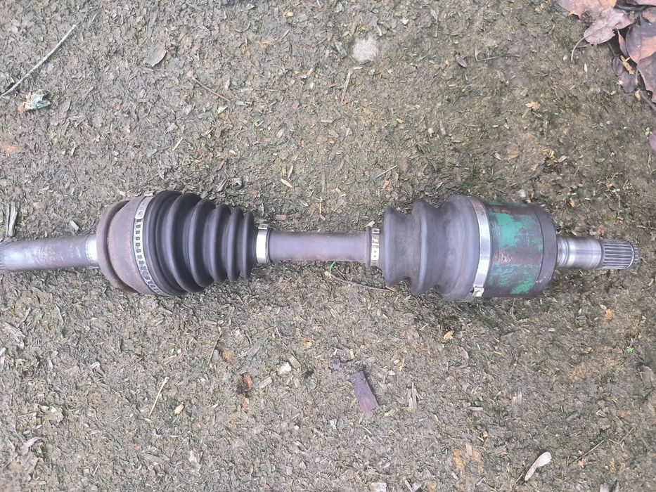 Піввісь на Паджеро Спорт