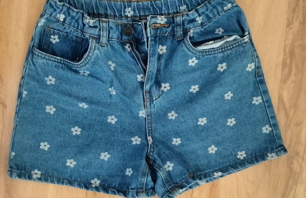 Krótkie spodenki kwiatki jeans 158