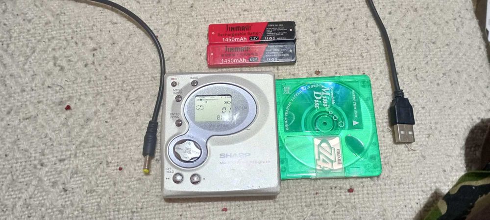 Odtwarzacz/nagrywarka MiniDisc Sharp
