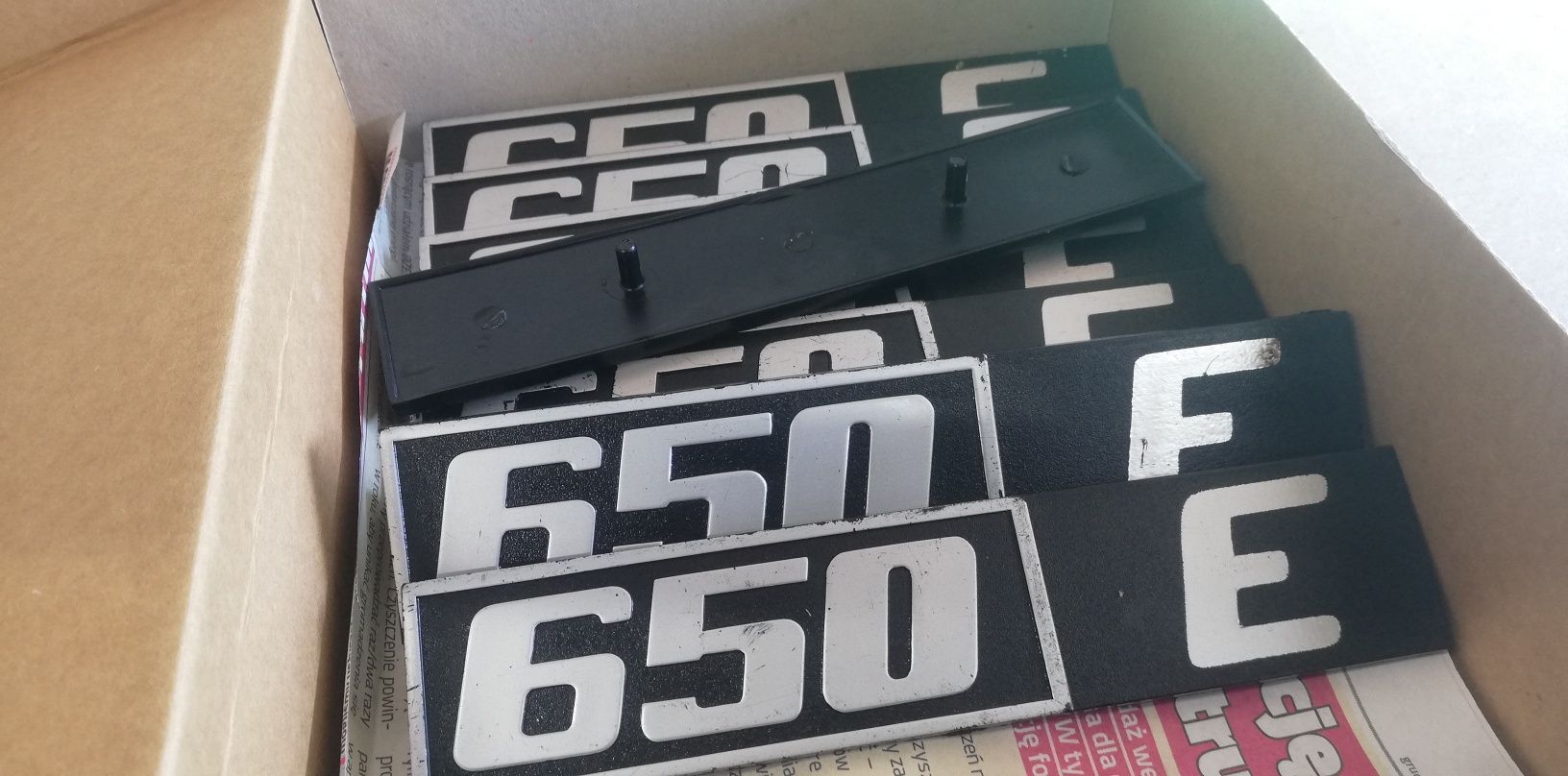 Fiat 126p emblemat na tylną klapę 650 E oryginalny nowy