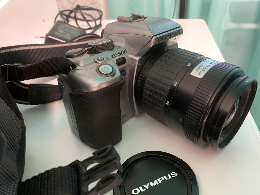 Цифровой фотоаппарат Olympus E-500