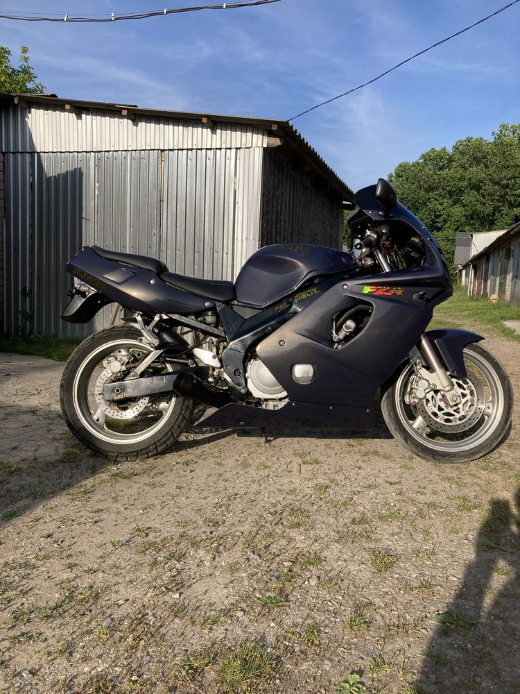 Продам мотоцикл YAMAHA FZR 600r